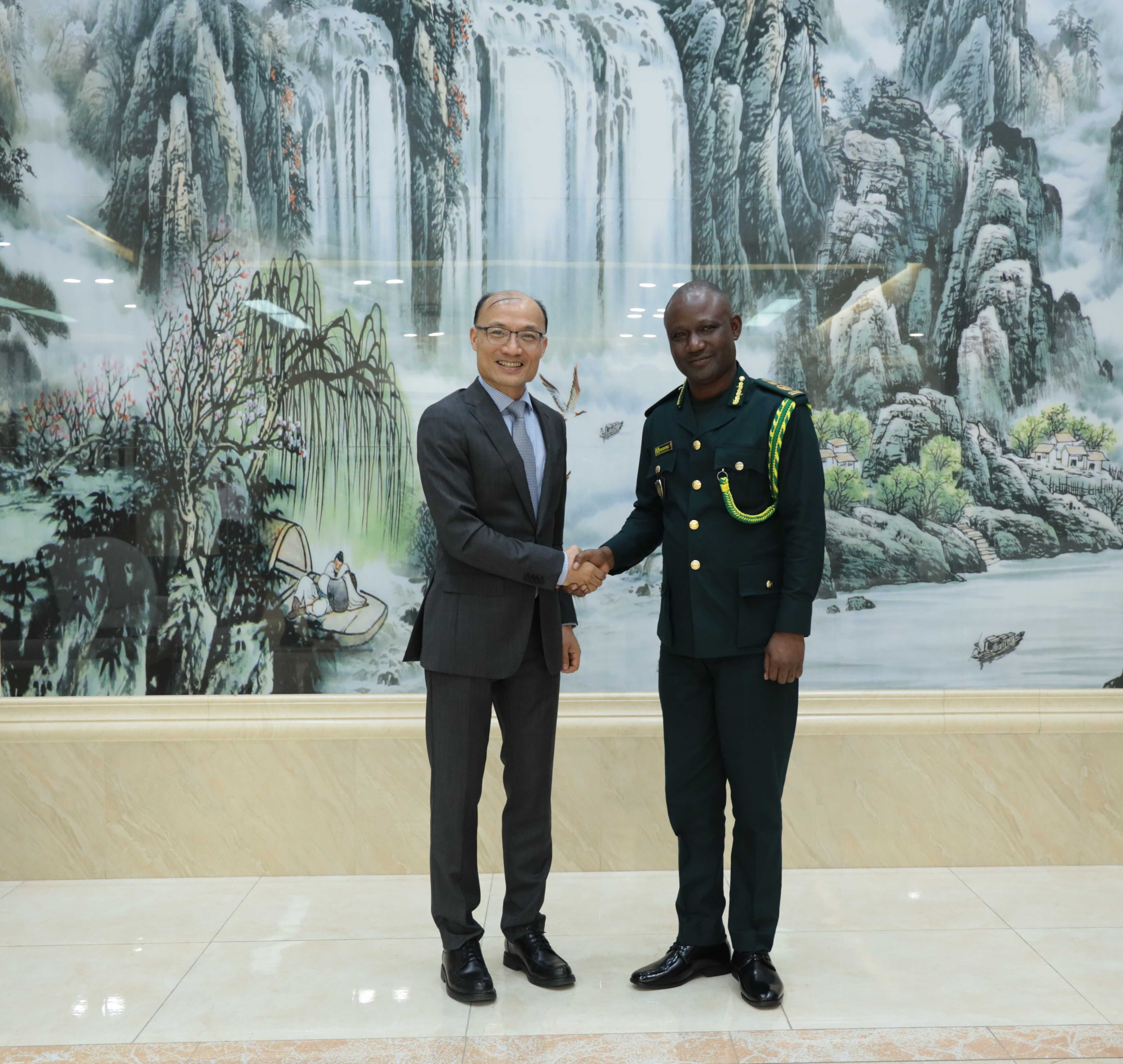 Samual Defa H.E.Tong Defa met with Hon.Samuel Basintale Amadu, Comptroller-General ...